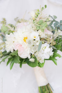 modern white wedding bouquet